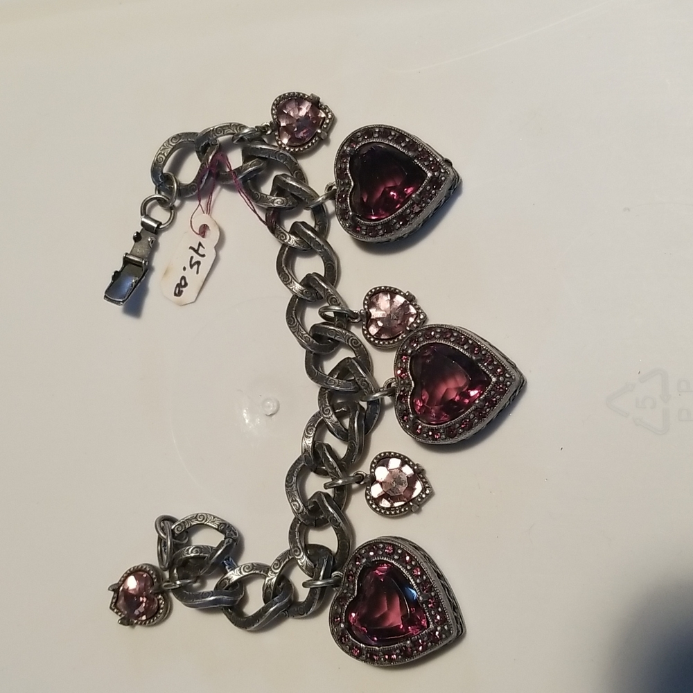 Vintage bracelet with beautiful hearts & gemstones